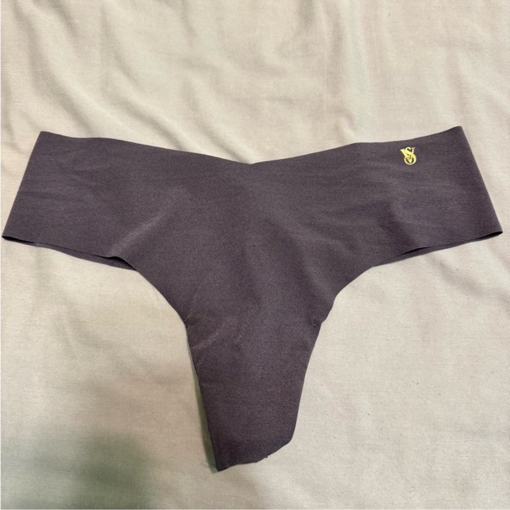 NWT Victoria secret seamless thong undies panties medium